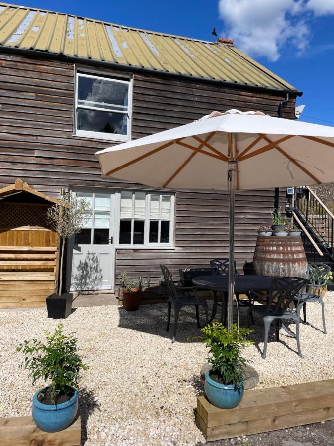 The Queen Matilda Country Rooms Avening Exteriér fotografie